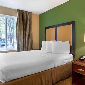 Queen studio 1 Queen Bed Disability Access or Non-Smoking